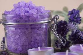 Come Farsi In Casa I Sali Da Bagno Aromatizzati Alla Lavanda O Agli Altri Oli Essenziali Sali Da Ba Profumi Fai Da Te Sali Da Bagno Fai Da Te Saponi Fai