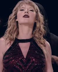 #TAYLORSWIFT : shes so🤭