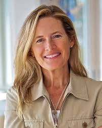 Melissa Makris's Instagram, Twitter & Facebook