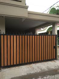 Rangka pagar terbuat dari besi galvanize anti karat dengan kayu pilihan yang. Pagar Kayu Ulin Bengkirai Minimalis Griya Kayu Surabaya