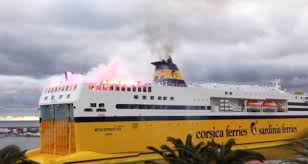 Szukasz alternatywnej trasy lub statku dla swoich planów? Corsica Sardinia Ferries Fussballfans Zunden Pyrotechnik Video