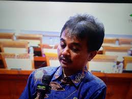 Kanjeng raden mas tumenggung roy suryo notodiprojo atau disingkat krmt roy suryo notodiprojo atau lebih dikenal sebagai roy suryo adalah menteri pemuda dan olahraga yang tergabung dalam kabinet indonesia bersatu ii, yang juga seorang pengurus partai demokrat di. Roy Suryo Solusinya Sangat Mudah Presiden Jokowi Tinggal Panggil Kemudian Pecat Fajar