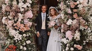 Cathy hummels ist zum ersten mal schwanger, in wenigen wochen erwarten. Da Sind Sie Erste Hochzeitsbilder Von Prinzessin Beatrice Promiflash De