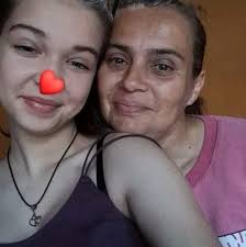 Idén épp húsvétkor ünnepli születésnapját a Tövismadarak karizmatikus  sztárja. A filmezéstől visszavonult, évtizedes párkapcsolata véget ért, de  azt mondja, boldog és elégedett, ha visszatekint az életére.