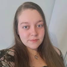 Robyn Eldridge's Instagram, Twitter & Facebook