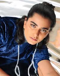 Erin Deleon's Instagram, Twitter & Facebook