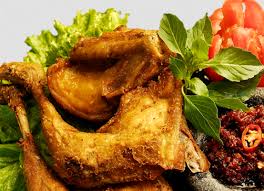 Tuangi air kelapa, masak hingga mendidih, kecilkan apinya. Ayam Goreng Kuning Kalori Nutrisi Ayam Goreng Kuning