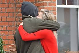 Vanessa kirby is an english stage, tv, and film actress. The Crown Star Vanessa Kirby Leaps Into Her Boyfriend S Arms After Spotting Him In The Street Mirror Online