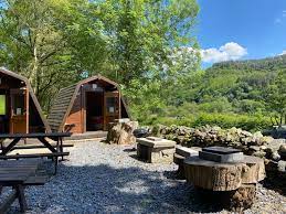 Great location for the walking routes i planned to do, and two gorgeous lakes either. Bryn Dinas Camping Pods Glamping Camping Pods In Snowdonia Red Dragon Holidays