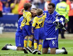 Después fue traspasado al real zaragoza, en 1990. Arsenal And Spurs Lead Host Of Clubs To Track Gus Poyet Son Diego Poyet Who Could Leave Charlton In The Summer Daily Mail Online