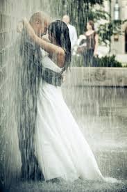 Being Willing To Get Wet In Your Wedding Dress Blondinen