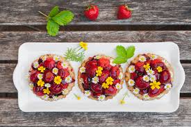 Mexican marigold mint, also known by many other names including winter tarragon, root beer plant, yerba anis or cloud plant (tagetes lucida)is edible. Homemade Strawberry Heart Tartlets With Daisy Flowers And Golden Marigold Edible Flowers Dark Wood Stockphoto