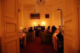 Apoi a trebuit sa gasesc un loc care sa defineasca bine numele, apoi sa il amenajez, apoi sa imi fac echipa, apoi… Luna Garden Fotografia De Luna Cafe Bistro Bucarest Tripadvisor