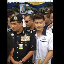 Two years ago, gnanaraja was himself arrested on feb 27, 2018 by the macc on allegations of receiving rm19. Datuk Seri N Gnanaraja Mahathir Dengan Najib Sama Jer Perangai Masa Takbir Negara Untuk Yang Berminat Untuk Follow Dato Seri Vida Kpertask