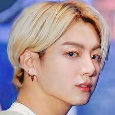 Jungkook Blonde Hair In 2021 Hair Blonde Hair Blonde Weave