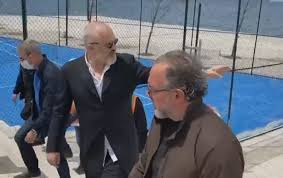 Jun 09, 2021 · kryeministri edi rama ka votuar në mënyrë demostrative për shkarkimin e presidentit meta, duke mos shkuar fare në dhomat e fshehta. Vijon Lufta Ne Ps Keshilli Bashkiak Bojkoton Mbledhjen Mujore Reagon Dritan Leli Mjaft Me Gjyqet Teatrale Rilindja Demokratike