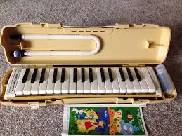 Vintage Suzuki Japan Melodion A 32 In Plastic Case Suzuki Suzuki Japan Plastic Case Suzuki