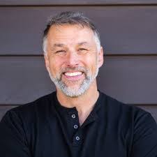 Leslie Chard's Instagram, Twitter & Facebook