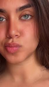 Gina Medeiros's Instagram, Twitter & Facebook