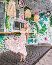 The Lovely Walls Of Maison Marcel In Chicago So Many Cute Spots To Capture In Chicago This Pretty P Chicago Photos Chicago Photography Pretty Places