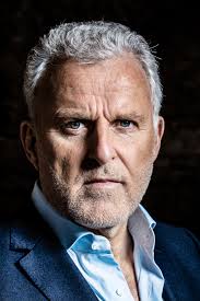 Dutch crime reporter dies nine days after being shot in amsterdam. Misdaadverslaggever Rechercheur En Mediafenomeen Wie Is Peter R De Vries Humo