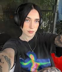 Lisa Bogert's Instagram, Twitter & Facebook