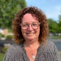 Deborah Ferreira's Instagram, Twitter & Facebook