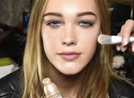 Se hai un sottotono di pelle caldo scegli dei lipstick dalle tonalità calde (autumn) 🌈💄. Fondotinta Come Scegliere Il Colore In Base Alla Tua Pelle