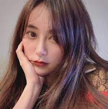 曾被日媒大肆報導有著「超美的臉蛋」的江宏傑親姐姐江恆亘，已經41歲卻有著凍齡外貌，並且在台灣出道。 曾就讀國立台灣體育運動大學舞蹈系主修芭蕾舞、國立台北藝術大學編舞系以及倫敦藝術大學 performance arts 系，這樣的學經歷曾被日本網友讚美：「不僅是美女，還. æ±Ÿæ†äº˜liga Chiang Videos Facebook