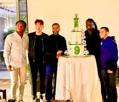 تقدم نجم الهلال ومنتخب السعودية السابق، سامي الجابر، بالاعتذار إلى رئيس الهلال الأسبق، الأمير نواف بن سعد، وذلك بسبب قضية عدم وكان الجابر، اتهم نواف بن سعد بعدم تدقيق 170 مليون ريال سعودي من خزائن الهلال خلال فترة تولي الأخير رئاسة النادي. Ù„Ø§Ø¹Ø¨Ùˆ Ø§Ù„Ù‡Ù„Ø§Ù„ ÙˆÙˆÙ„ÙØ±Ù‡Ø§Ù…Ø¨ØªÙˆÙ† ÙŠØ­ØªÙÙ„ÙˆÙ† Ø¨Ø§Ù„Ù„Ø§Ø¹Ø¨ Ø³Ø§Ù…ÙŠ Ø§Ù„Ø¬Ø§Ø¨Ø± Ø£Ø®Ø¨Ø§Ø± Ø§Ù„Ø³Ø¹ÙˆØ¯ÙŠØ©