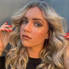 Emilia Maria || Makeup + Hair (@emiliamariamakeup) · Mermaid Waters, QLD