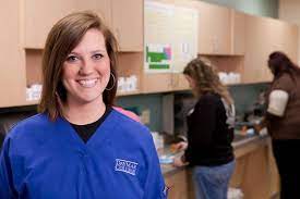 The Pharmacy Technician Job Outlook Is Looking Good Read Our New Blog Post To Learn Why Aphm2016 Pharmacy Technician Pharmacy Tech Job