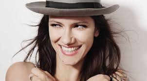 Classe 1963, è originaria di san giorgio su legnano ed è nata il 14 maggio, segno zodiacale toro. Chi E Elisa Curiosita E Vita Privata Della Cantante Donne Magazine