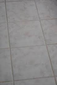 Le Vinaigre Blanc Est Super Efficace Pour Nettoyer Les Joints De Carrelage En 2020 Nettoyant Carrelage Nettoyer Joints Carrelage Nettoyant