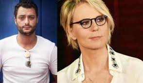 Maurizio costanzo si racconta in un'intervista, svelando la verità sulla depressione e sull'amore per maria de filippi. Gabriele Costanzo Nuovo Amore Per Il Figlio Di Maria De Filippi