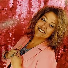 Lynette Lynch's Instagram, Twitter & Facebook