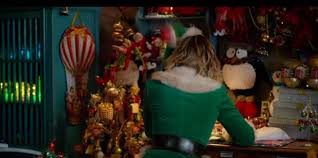 Az, hogy elfként dolgozik egy egész évben működő karácsonyi boltban, nem jót tesz a wannabe énekesnek. Radio 1 George Michael Sosem Hallott Dala Is Felcsendul A Mult Karacsony Cimu Filmben