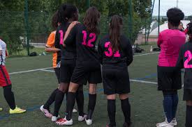 Les mureaux est une commune urbaine, car elle fait partie des communes denses ou de densité intermédiaire, au sens de la grille alexandrine devient madame de b et le château porte divers pseudonymes. Football Le Club Des Mureaux Veut Developper Sa Section Feminine La Gazette En Yvelines