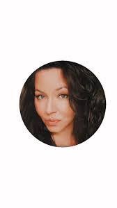 Carla Hayes's Instagram, Twitter & Facebook