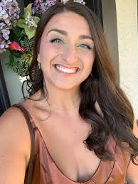 Anyone solo travel AND maybe wanna have lunch or dinner or just hang out  for a bit?