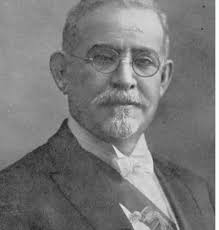 Esta interesante história de jefes de la Policía Naciónal, que luego  ocuparon la secretaria de las Fuerzas Armadas y tambien secretarios de las  Fuerzas Armadas, son designados jefes de policía. Breve resumen,