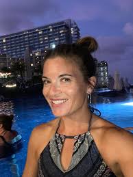 Julie Juneau's Instagram, Twitter & Facebook