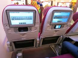 Qatar Airways Reveals 787 Business And Economy Seats Each Seat Features Personal Inflight Entertainment With A 10 6 Inch Screen Usb And Ac Power Are Also Pr