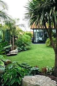 Tropische Landschaftsgestaltung Ideen Um Den Pool Der Um Einen Pool Landschaftlich G Tropical Backyard Landscaping Tropical Garden Design Tropical Landscaping
