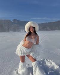 1,2 or 3.? Follow @streetfitstrends for the Credit @nicolita.raw