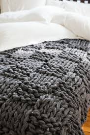 Grobmaschige Decke Stricken Ohne Nadeln Anleitung Zum Nachmachen Decke Stricken Ohne Nadeln Decke Stricken Strickdecke Muster