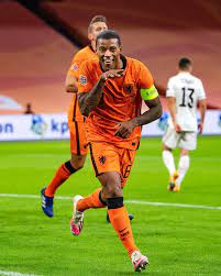 The netherlands national football team has represented the netherlands in international men's football matches since 1905. Nederlands Elftal Dartelt In Een Voortdurende Beweging Langs Bosnie De Volkskrant
