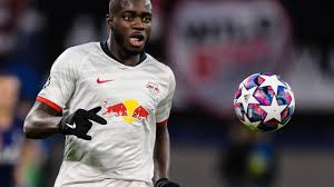 Rb leipzig ta ce bayern ta samu damar daukar dan kwallon, bayan da ta biya kunshin kwantiraginsa ta fam miliyan 38. Dayot Upamecano Soll Vor Wechsel Zum Fc Bayern Munchen Stehen Eurosport