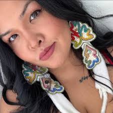 Heather Dickson's Instagram, Twitter & Facebook