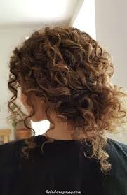 Such curly hair styles show the world how ready you are to enjoy your life and soak in the positive vibes! Pin On Pelo Rizado